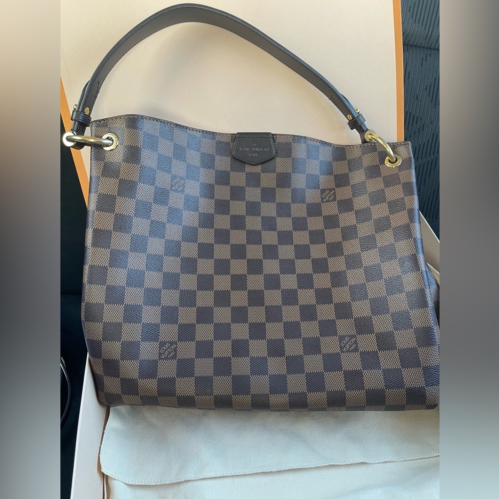 Louis V Graceful PM